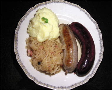 Sauerkraut mit Blut- und Leberwurst